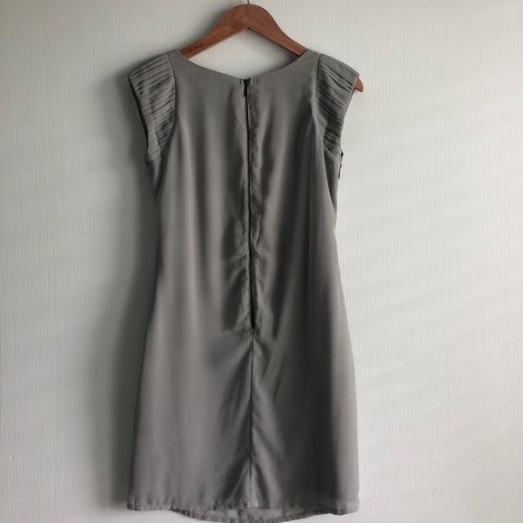 Little Mistress London elegant Gray cap sleeve  Dress size 4 - Picture 6 of 9